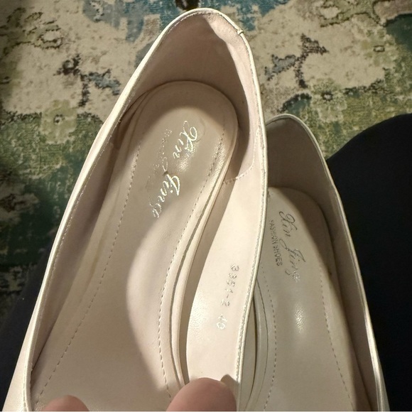 Xin Jing Two-Tone Pointed Toe Heels – Labeled Size 40 (Best Fit 7.5–8) - Picture 4 of 8